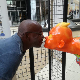 Kissing the orange lady in Fourways, fortunately, its not the famous orange man from America.